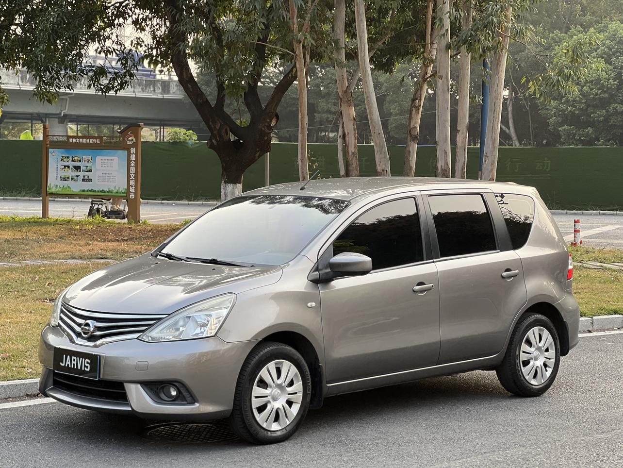 Nissan Livina 2013 thumb 8