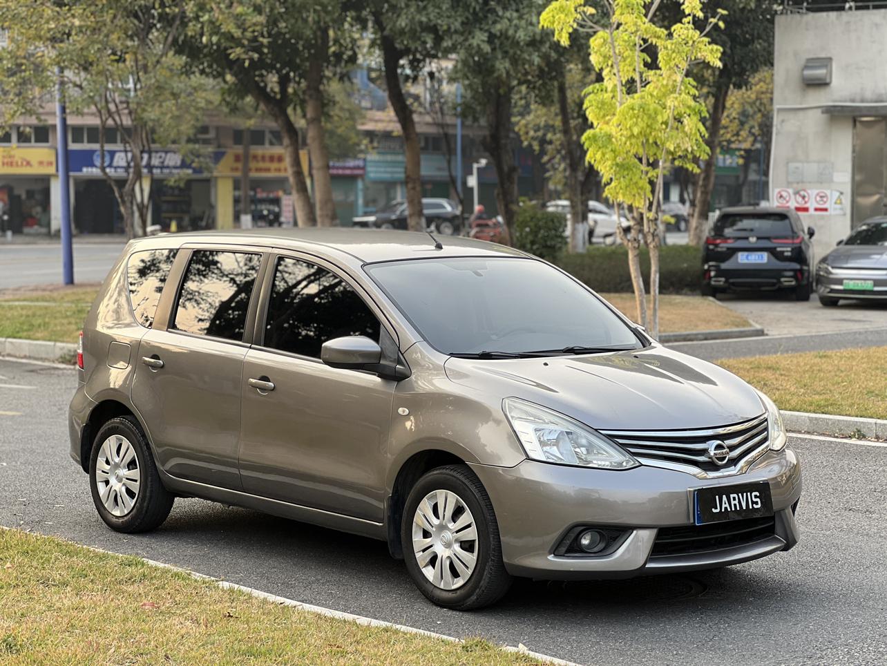 Nissan Livina 2013 thumb 10