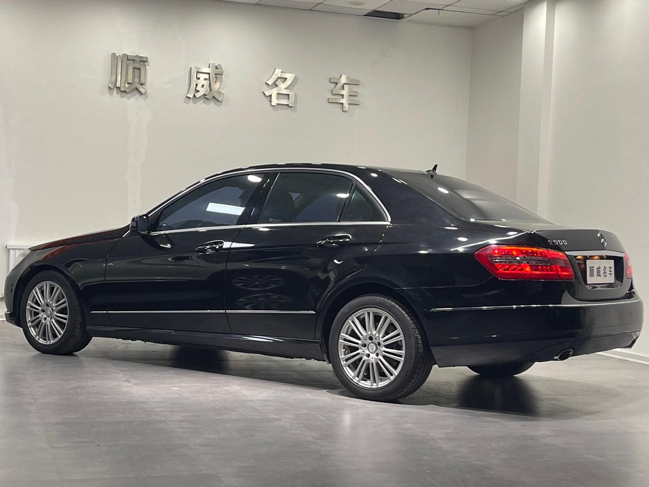 Mercedes-Benz E-Class 2010 thumb 2