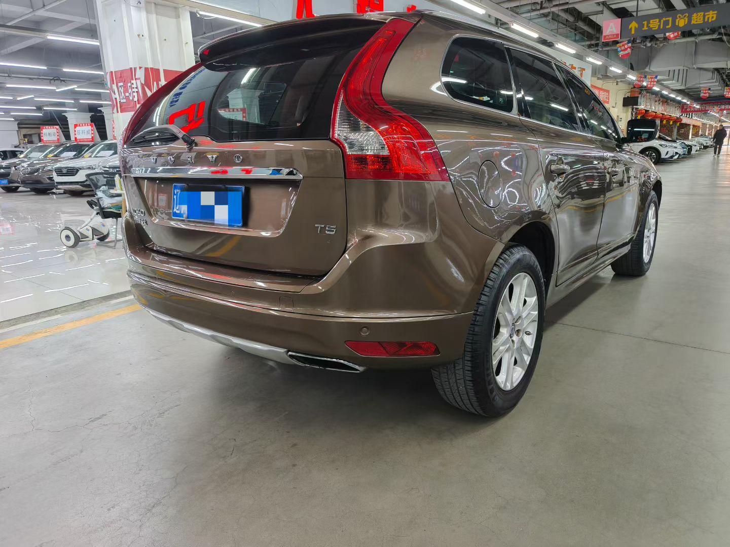 Volvo XC60 2015 thumb 4