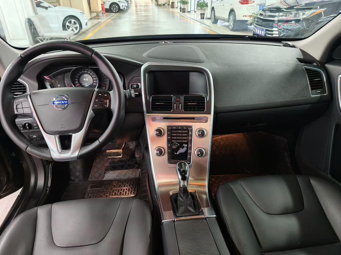 Volvo XC60 2015 thumb 5
