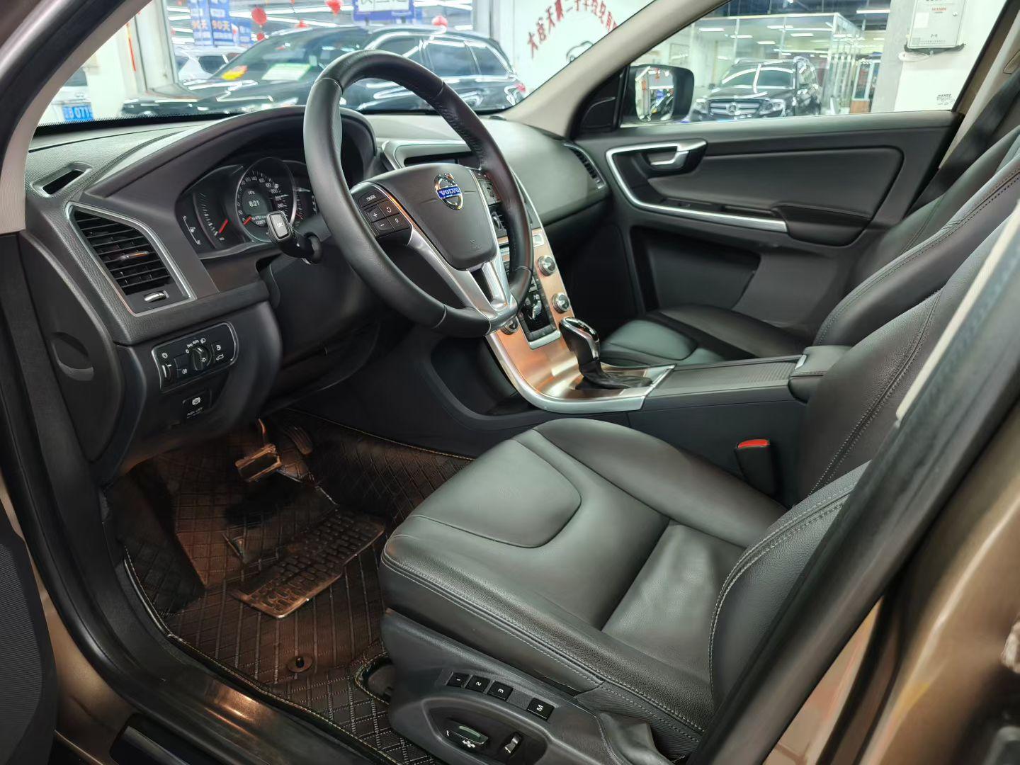 Volvo XC60 2015 thumb 6