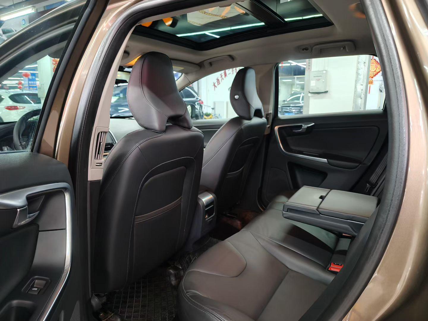 Volvo XC60 2015 thumb 7