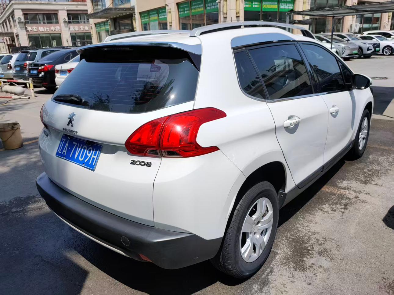 Peugeot 2008 2016 thumb 4