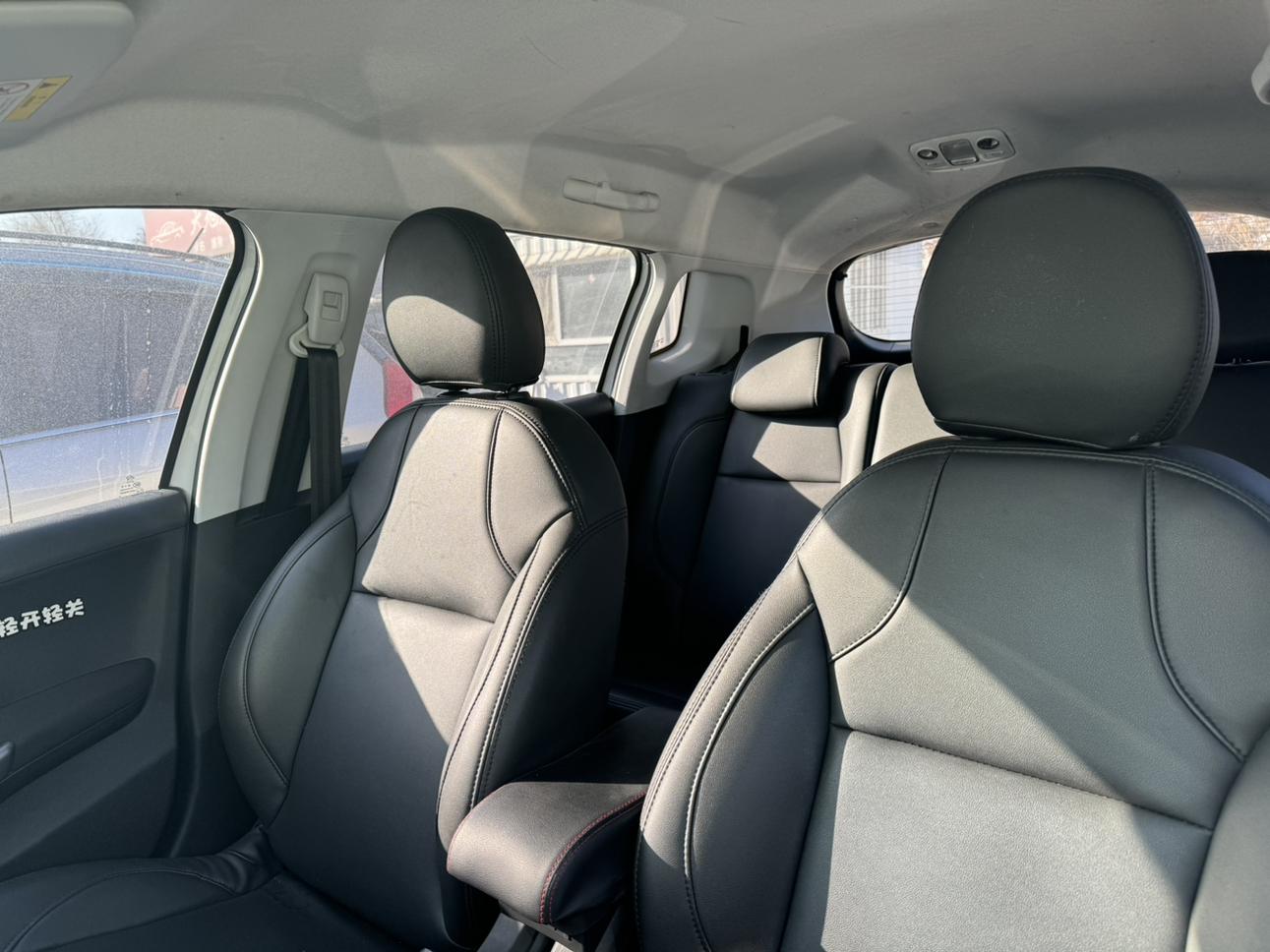Peugeot 2008 2016 thumb 11