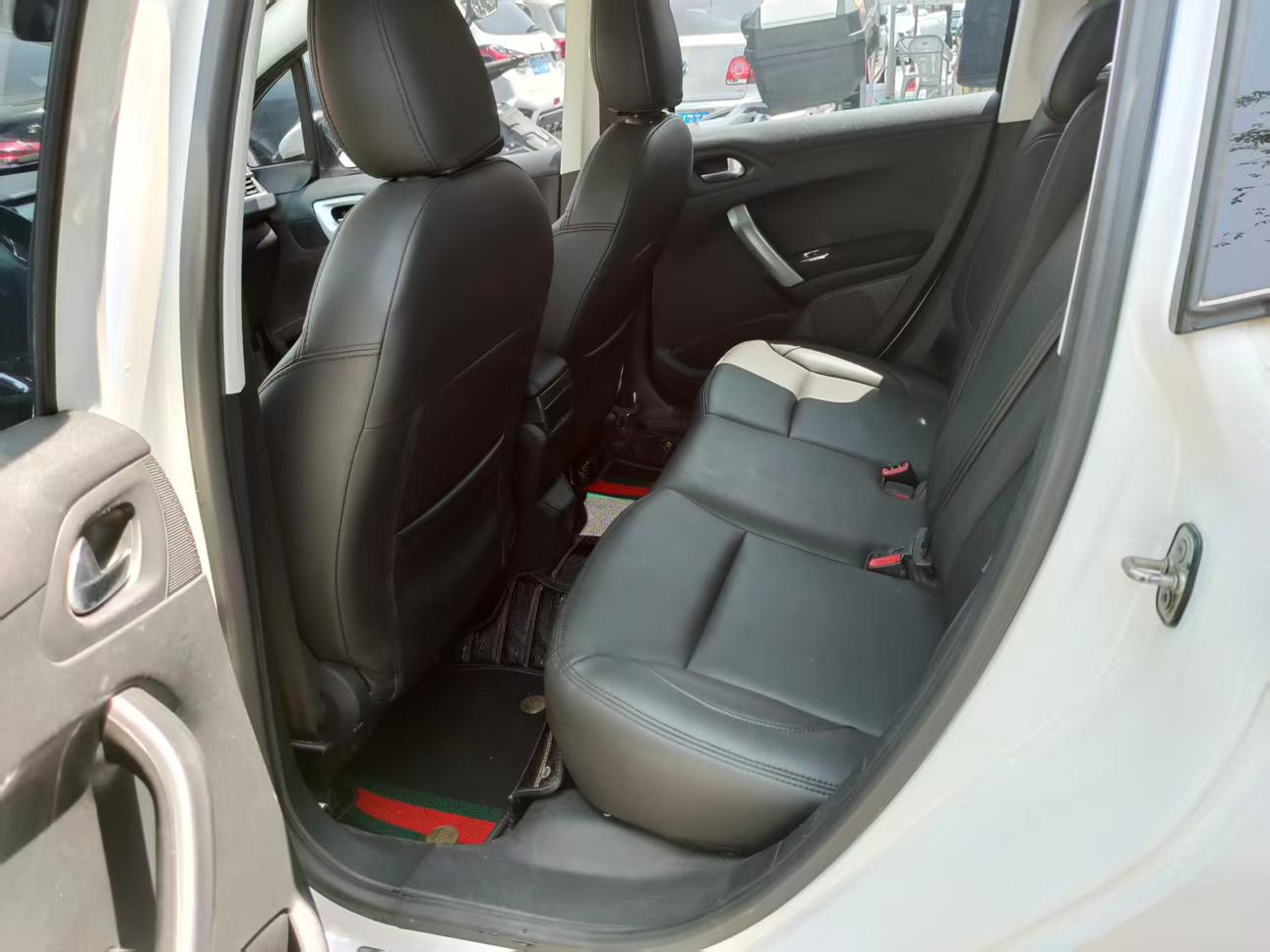 Peugeot 2008 2016 thumb 12