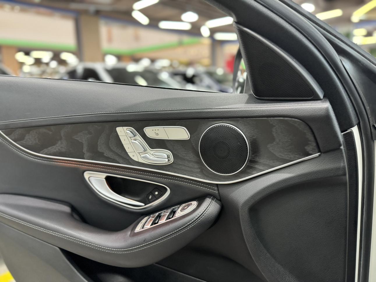 Mercedes-Benz C-Class 2016 thumb 12