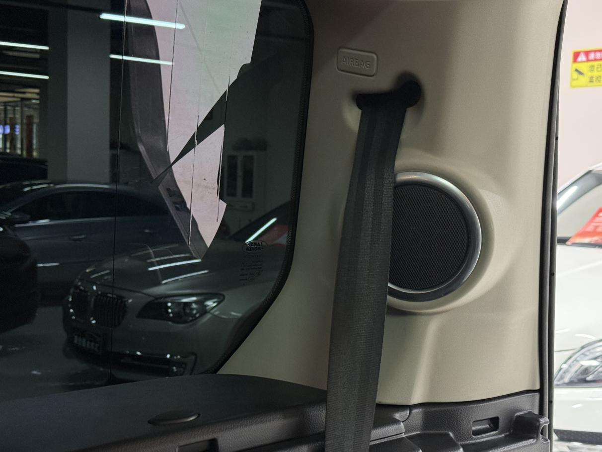 Land Rover Discovery 2016 thumb 8