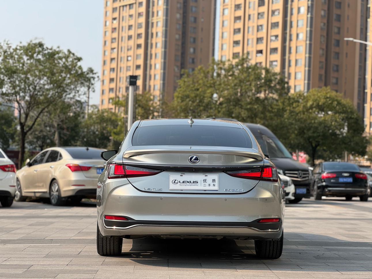Lexus ES 2022 thumb 3