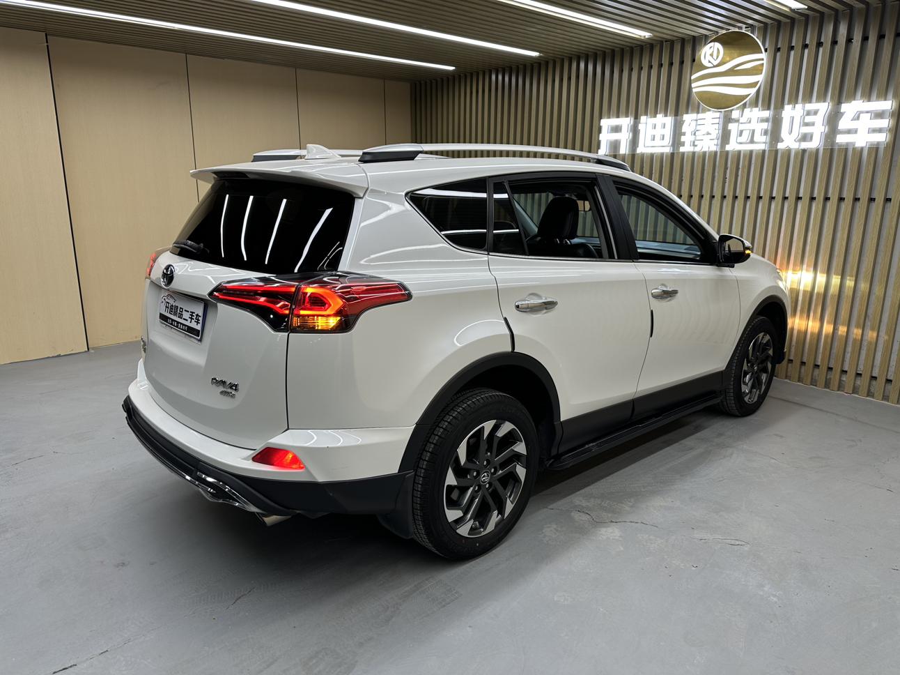 Toyota RAV4 2019 thumb 4