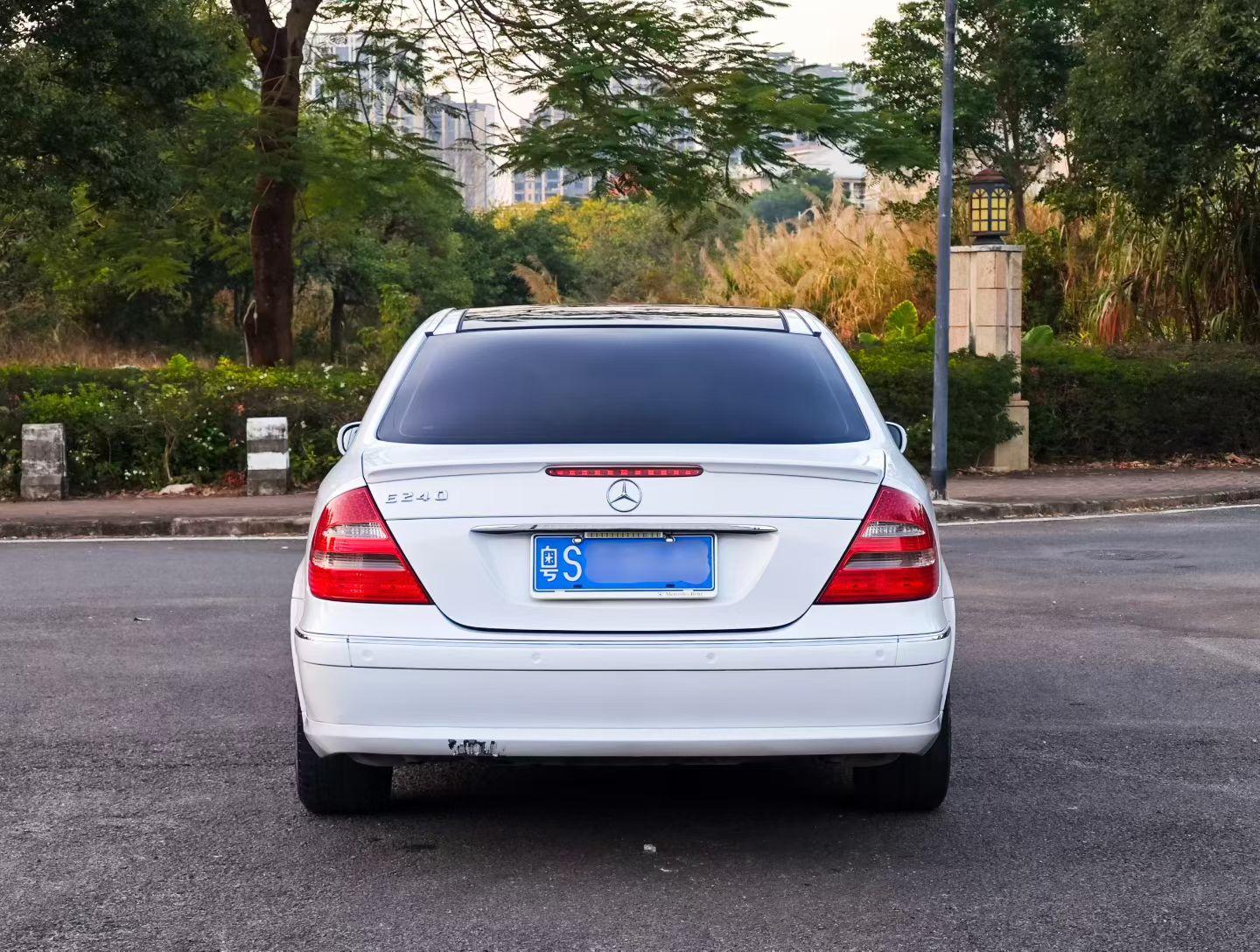Mercedes-Benz E-Class 2005 thumb 3