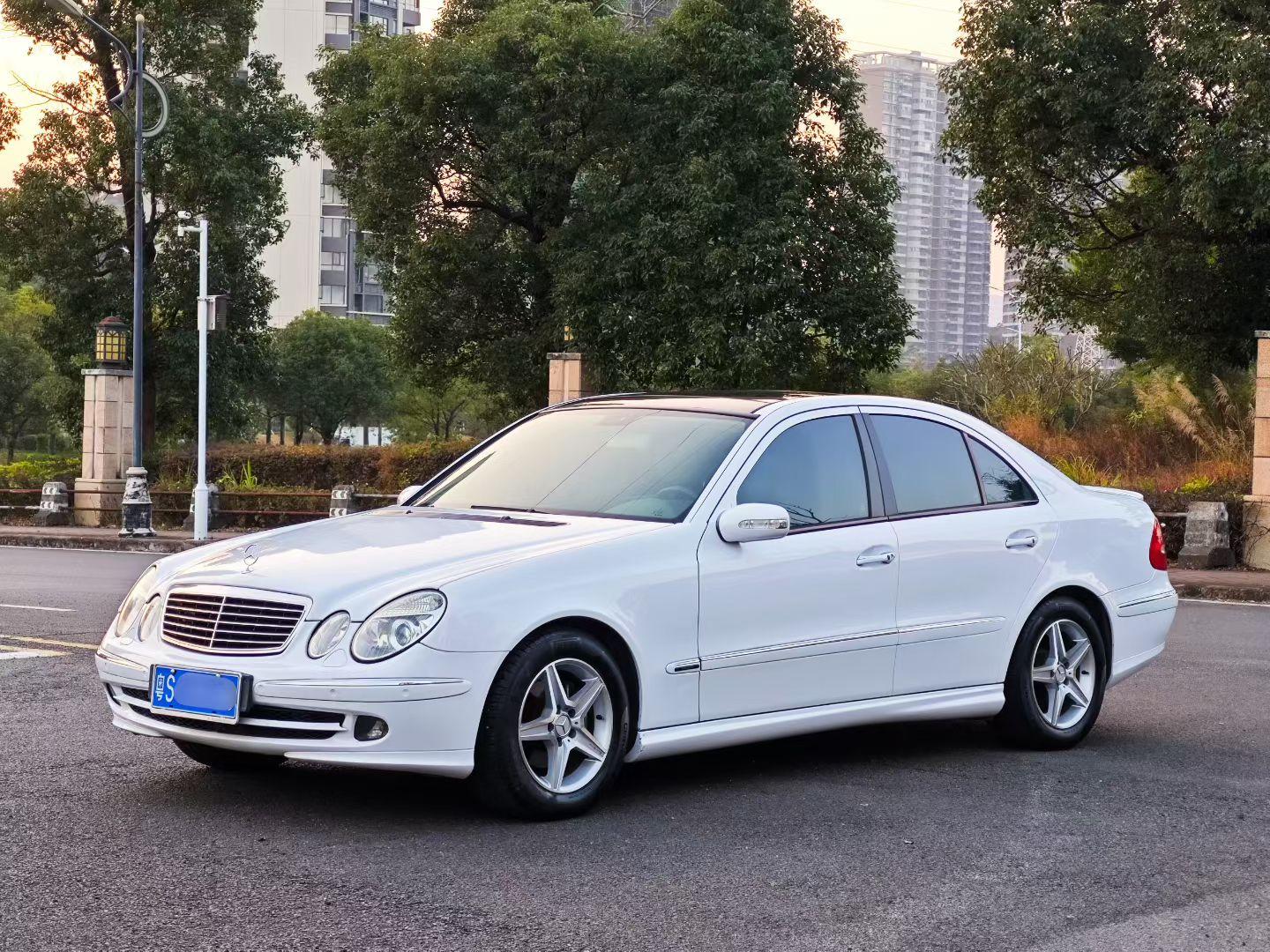Mercedes-Benz E-Class 2005 thumb 8
