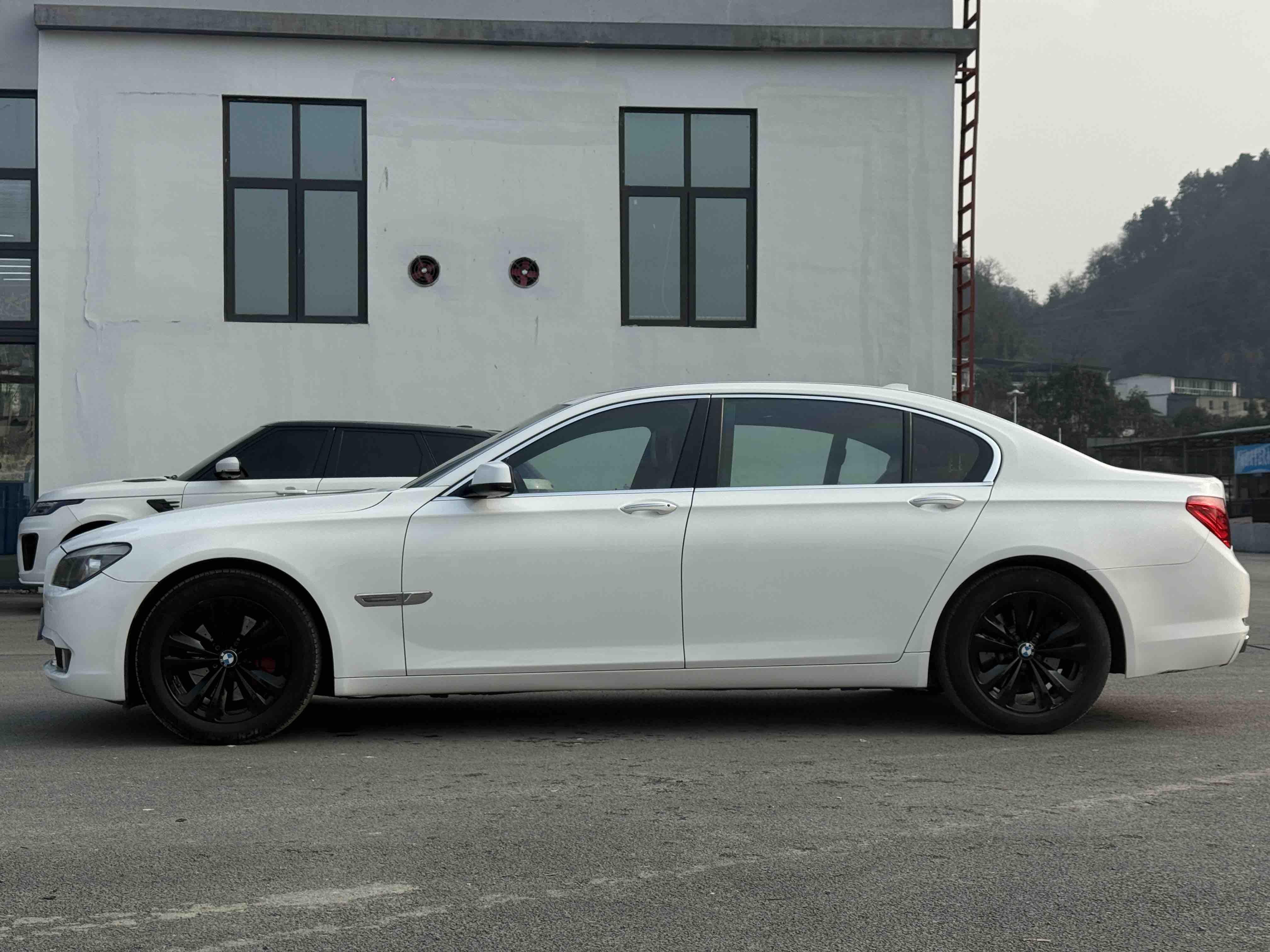 BMW 7 серии 2010 thumb 2