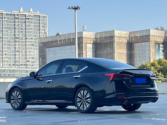 Nissan Altima 2022 thumb 2