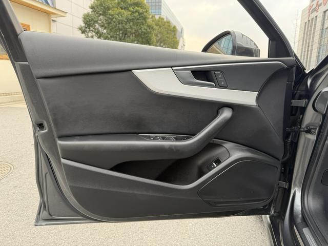Audi A4 2020 thumb 2