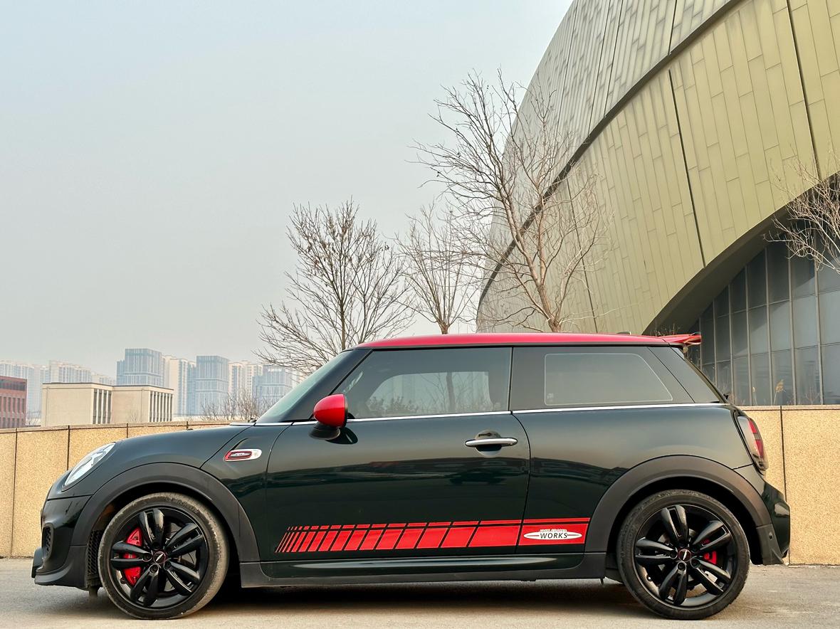 MINI JCW Hatch 2018 thumb 2