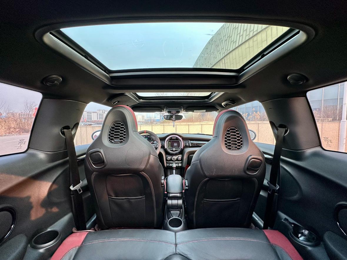 MINI JCW Hatch 2018 thumb 12