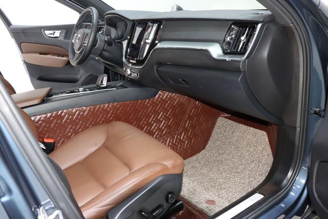 Volvo XC60 2022 thumb 5