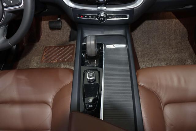 Volvo XC60 2022 thumb 12