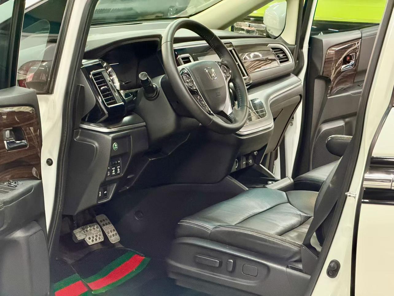 Honda Elysion 2017 thumb 6
