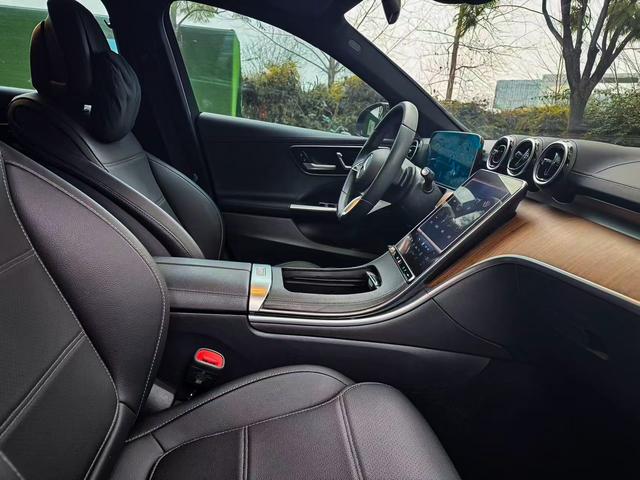 Mercedes-Benz C-Class 2023 thumb 7