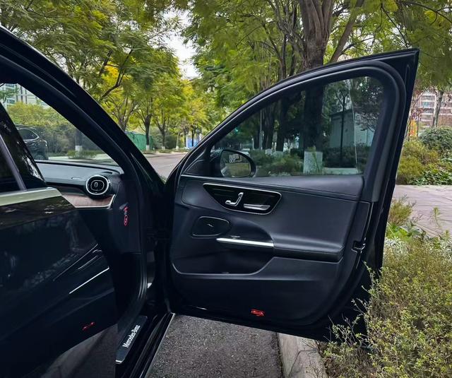 Mercedes-Benz C-Class 2023 thumb 9