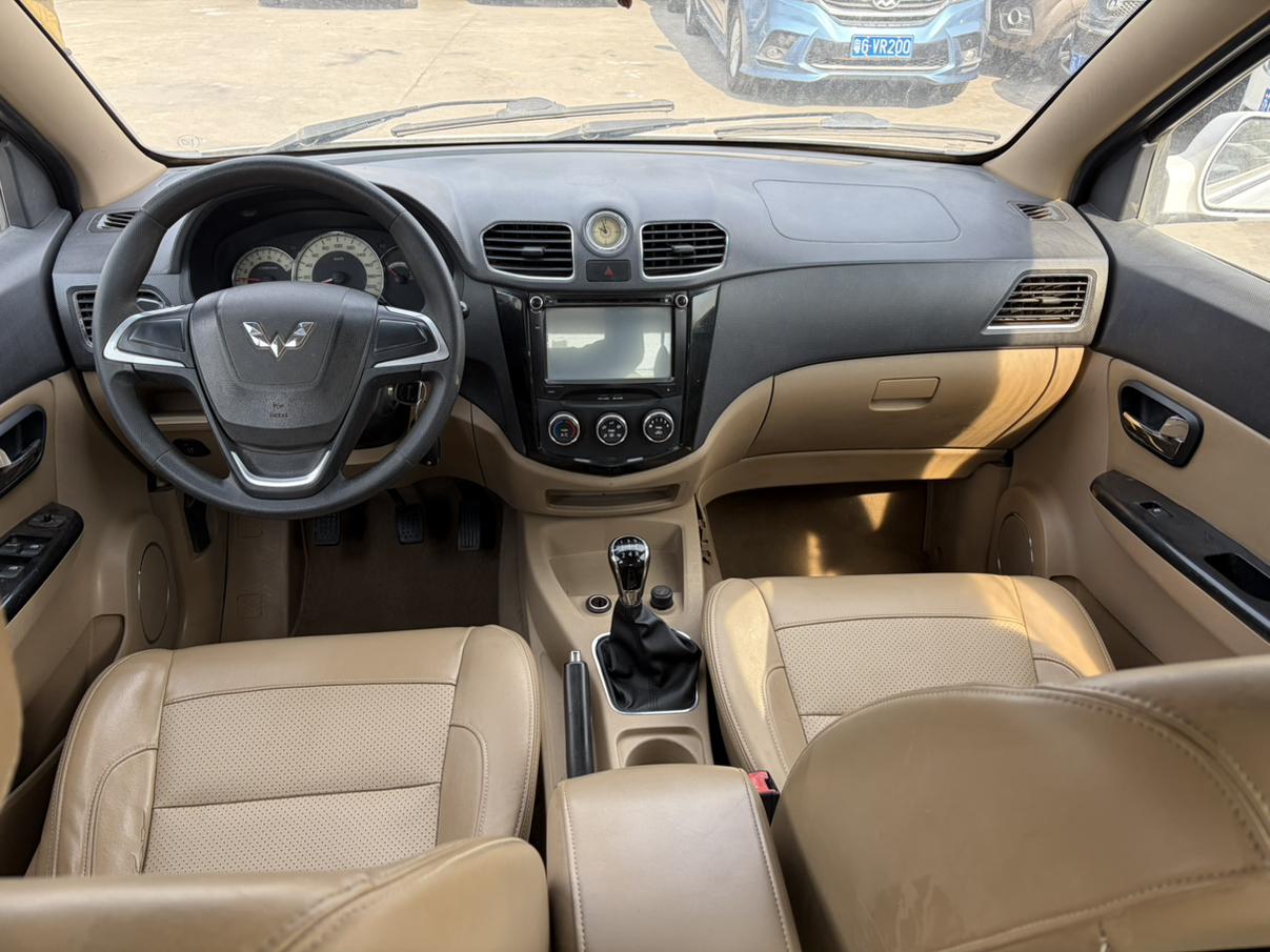 Wuling Hong Guang 2015 thumb 6