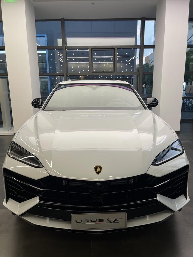 Lamborghini Urus SE 2025 thumb 4