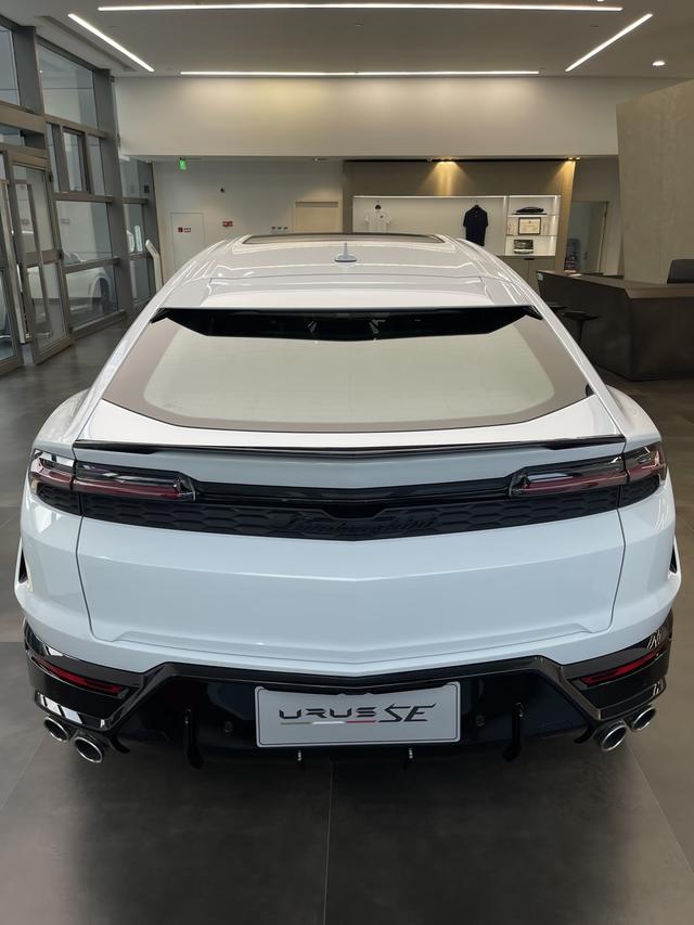 Lamborghini Urus SE 2025 thumb 5