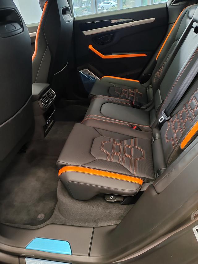 Lamborghini Urus SE 2025 thumb 3