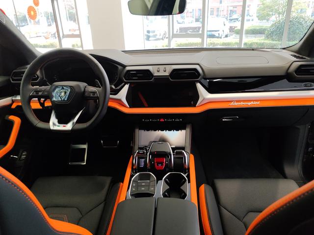 Lamborghini Urus SE 2025 thumb 6