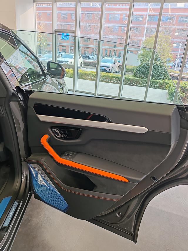 Lamborghini Urus SE 2025 thumb 9