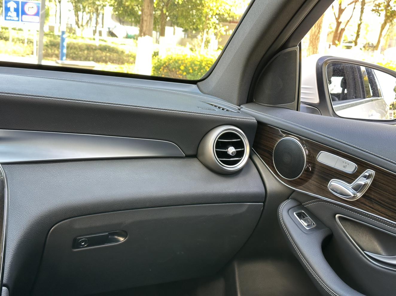 Mercedes-Benz GLC 2017 thumb 11