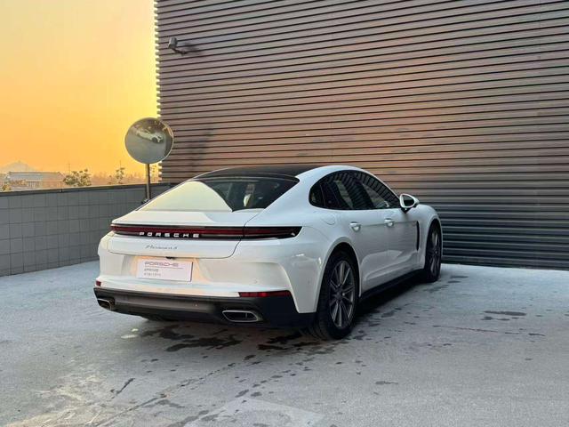 Porsche Panamera 2025 thumb 3