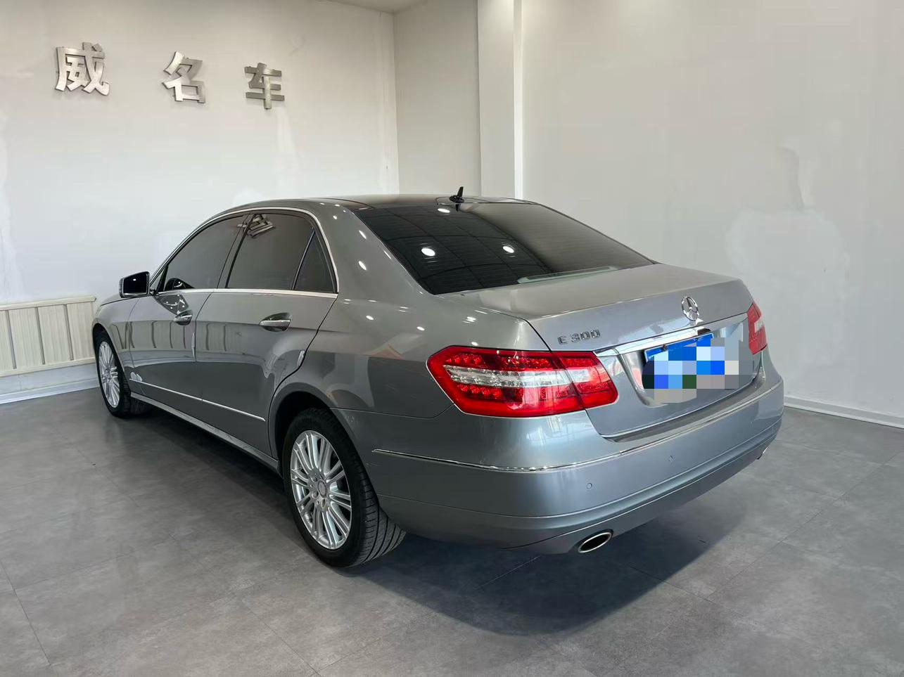 Mercedes-Benz E-Class 2009 thumb 2