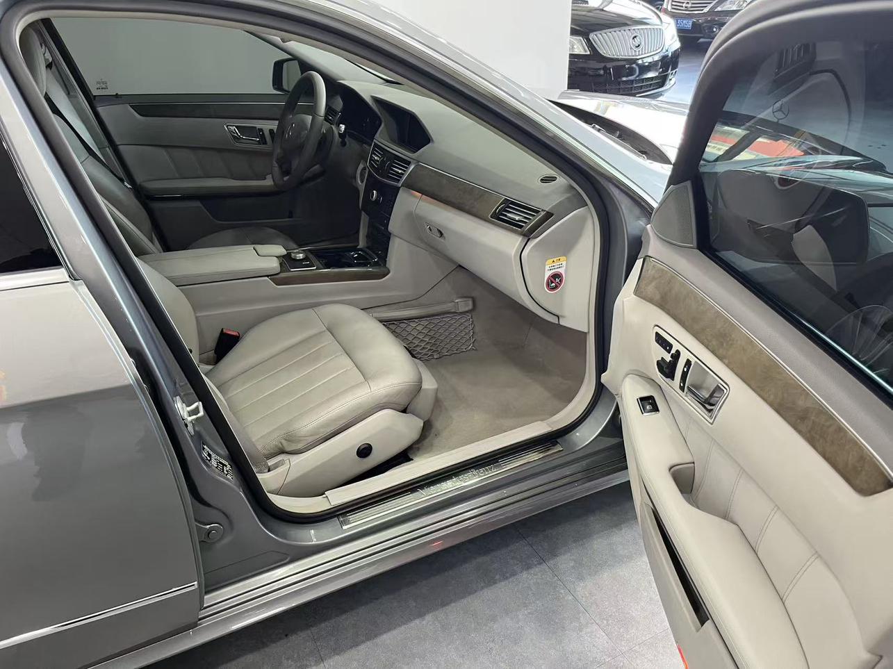 Mercedes-Benz E-Class 2009 thumb 7