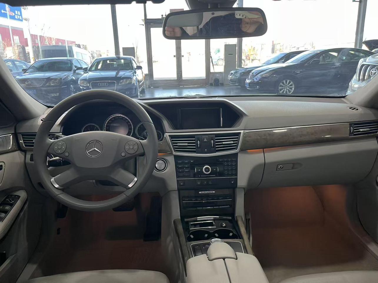 Mercedes-Benz E-Class 2009 thumb 8