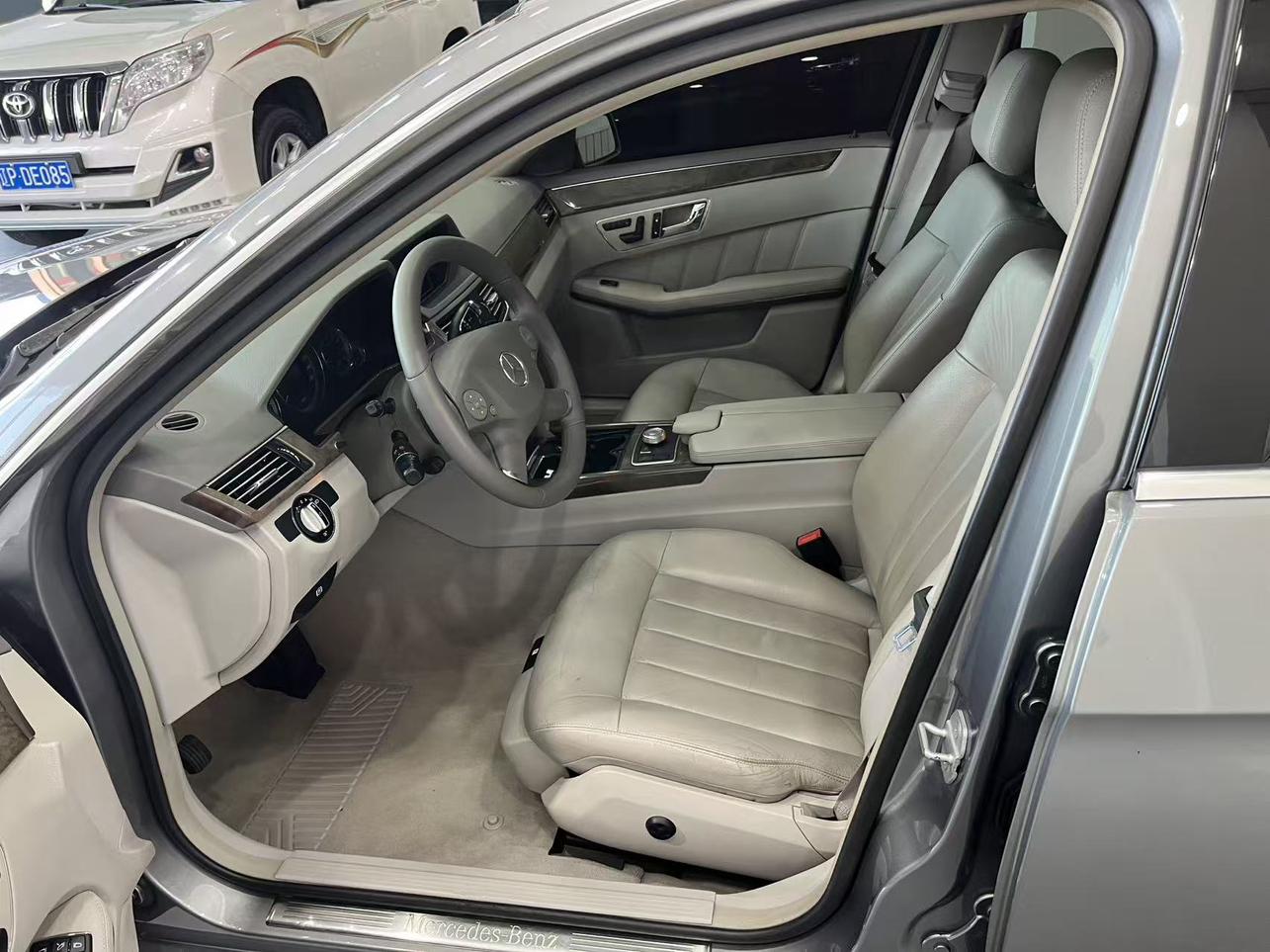 Mercedes-Benz E-Class 2009 thumb 10