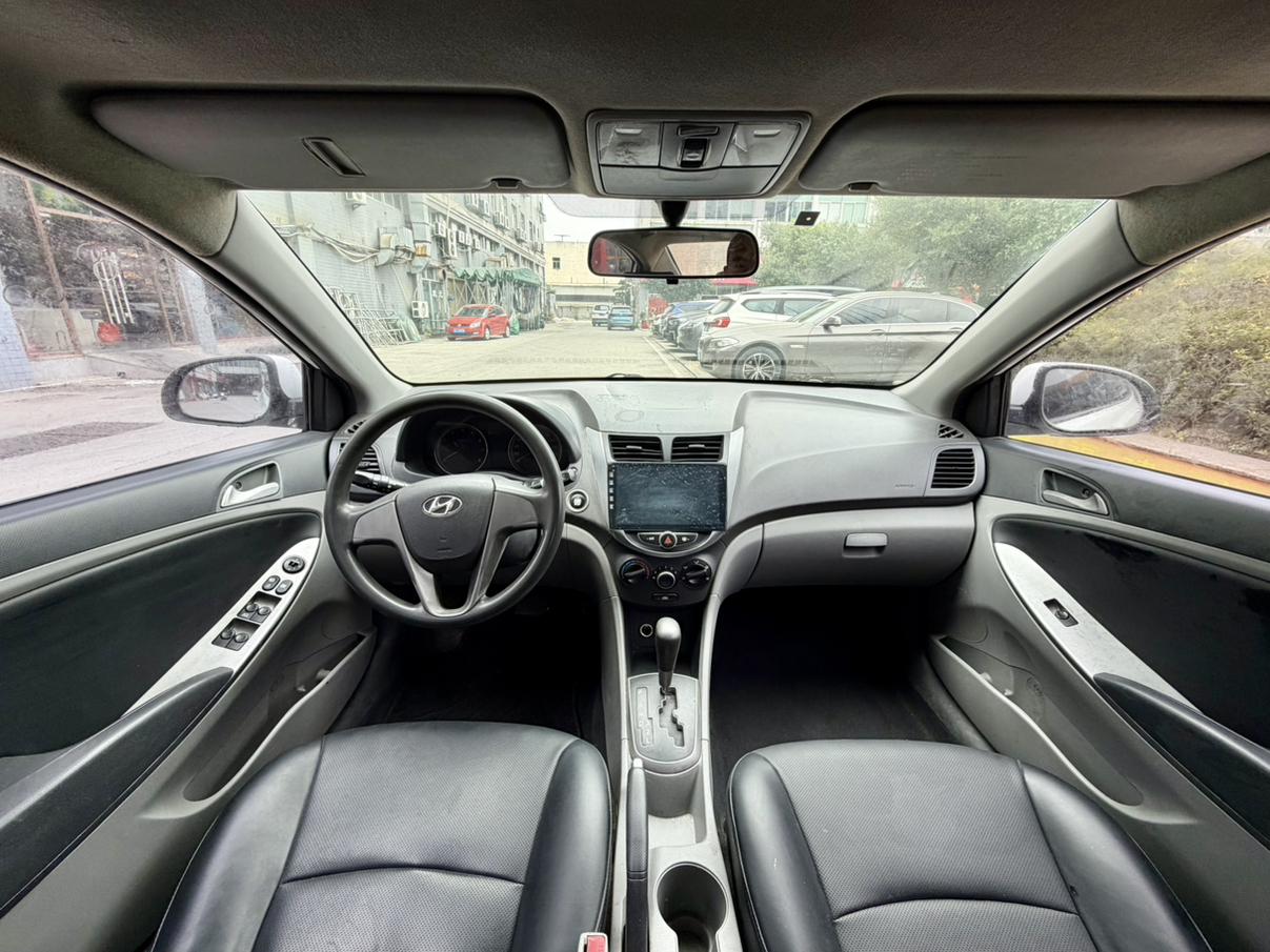 Hyundai Solaris 2015 thumb 4