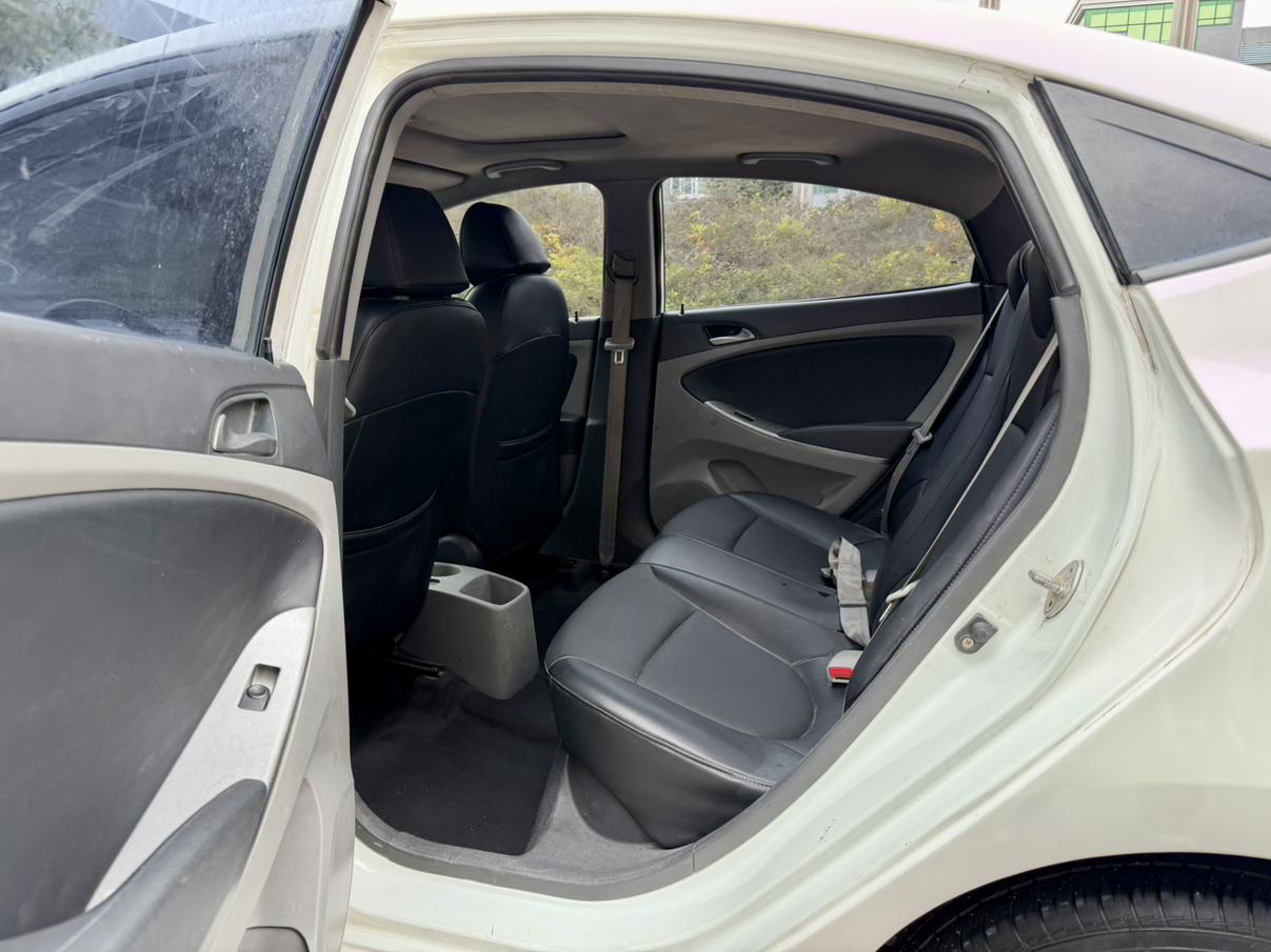 Hyundai Solaris 2015 thumb 7