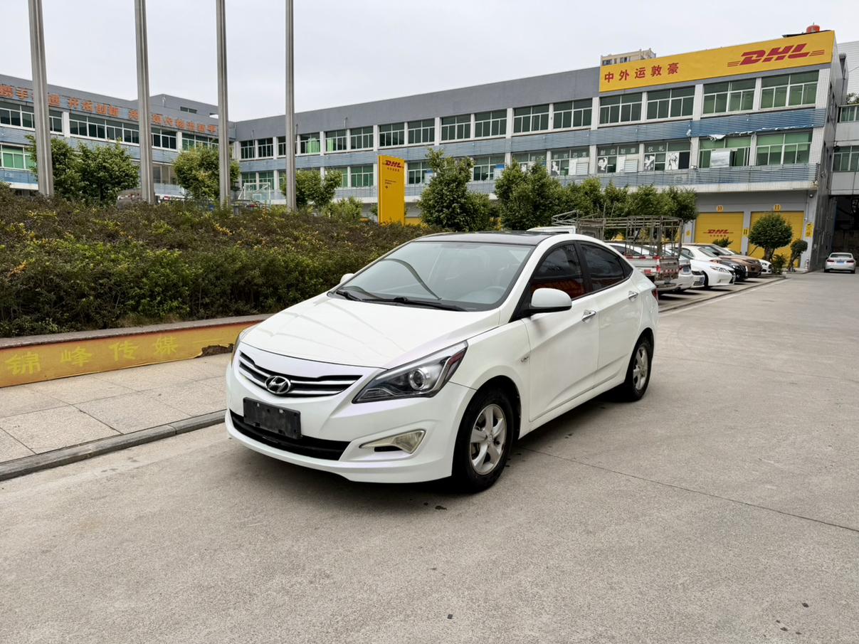 Hyundai Solaris 2015 thumb 8