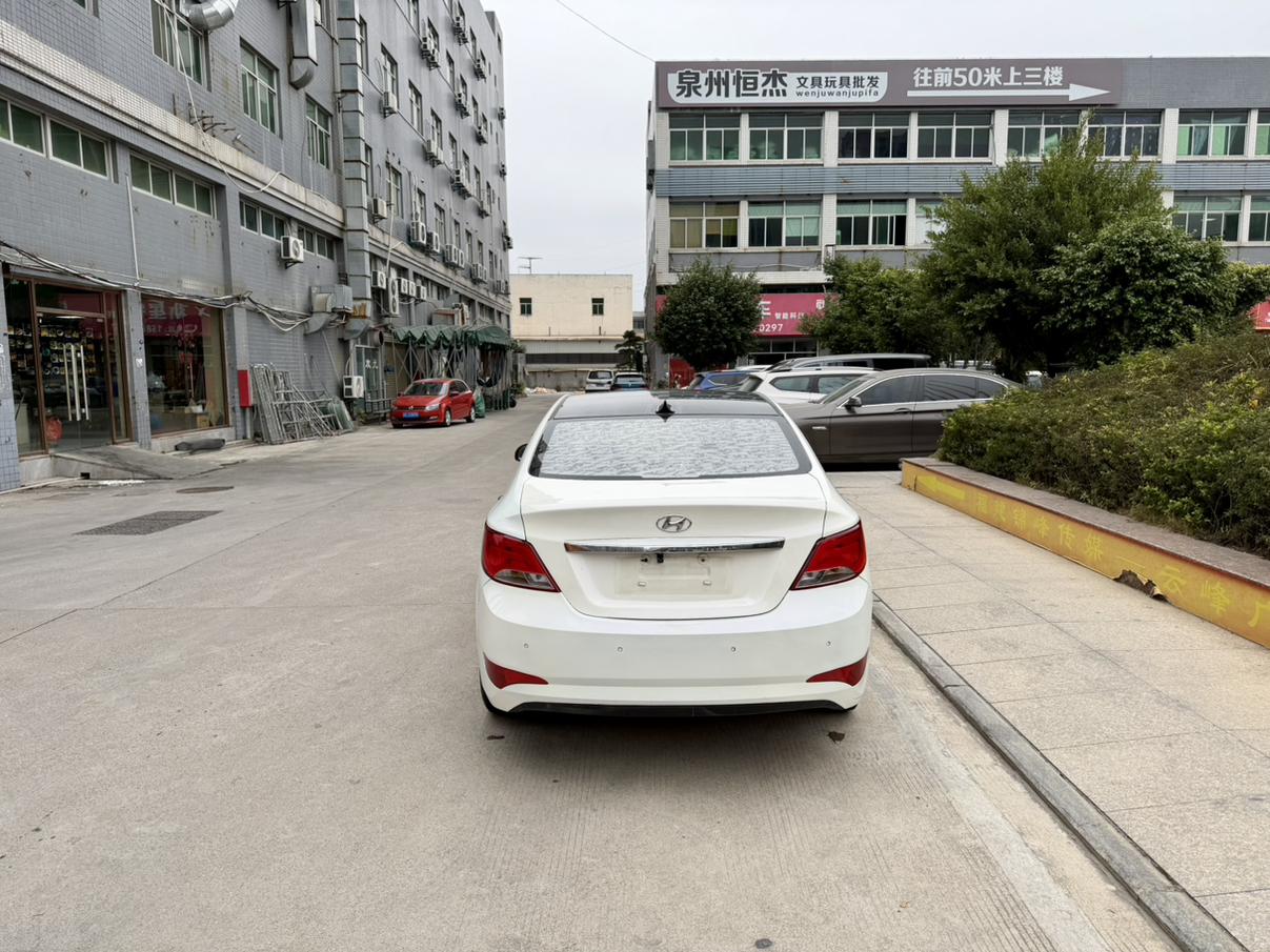 Hyundai Solaris 2015 thumb 11