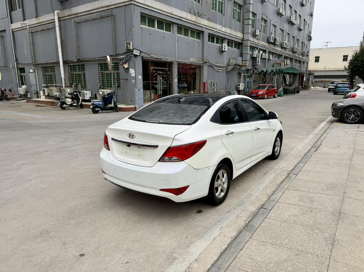 Hyundai Solaris 2015 thumb 12