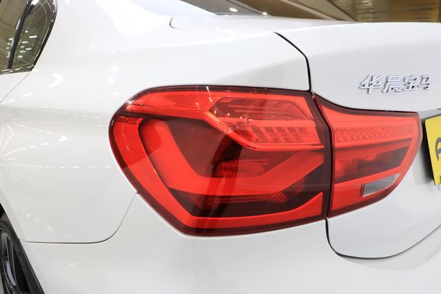 BMW 1 серии 2023 thumb 11