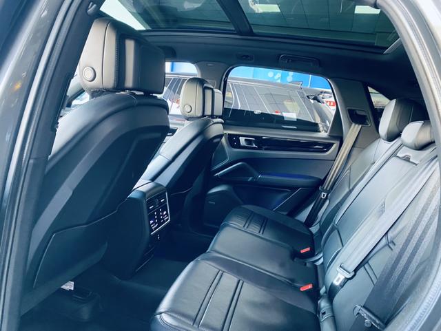 Porsche Cayenne 2019 thumb 3