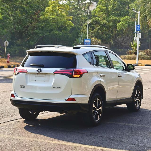 Toyota RAV4 2019 thumb 4