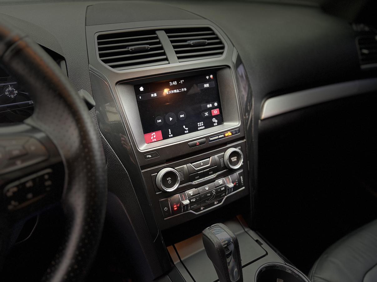 Ford Explorer 2017 thumb 10