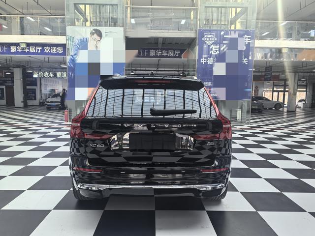 Volvo XC60 2023 thumb 3