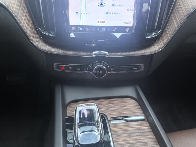 Volvo XC60 2023 thumb 7