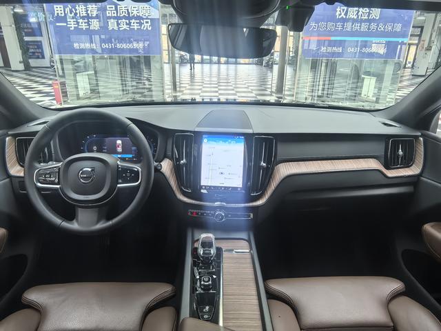 Volvo XC60 2023 thumb 12